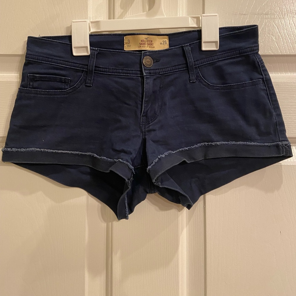 Hollister short-short navy blue Jean shorts low rise 2” inseam size 3 W26